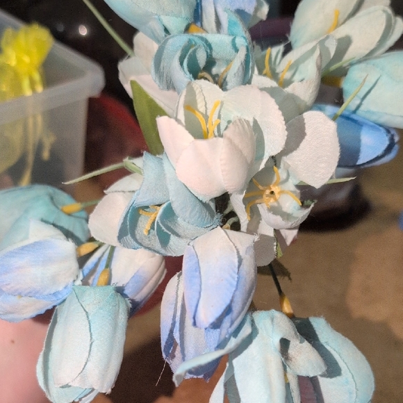 ❤️🔥10/$10❤️🔥 Blue & White Artificial Tulip Bouquet - Picture 2 of 3